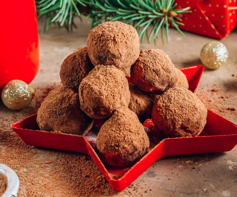 Kerst chocoladetruffels: een vrolijke traktatie voor bij de koffie